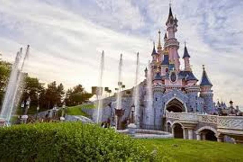 Fountain Place Disneyland And Paris Lagny Esterno foto